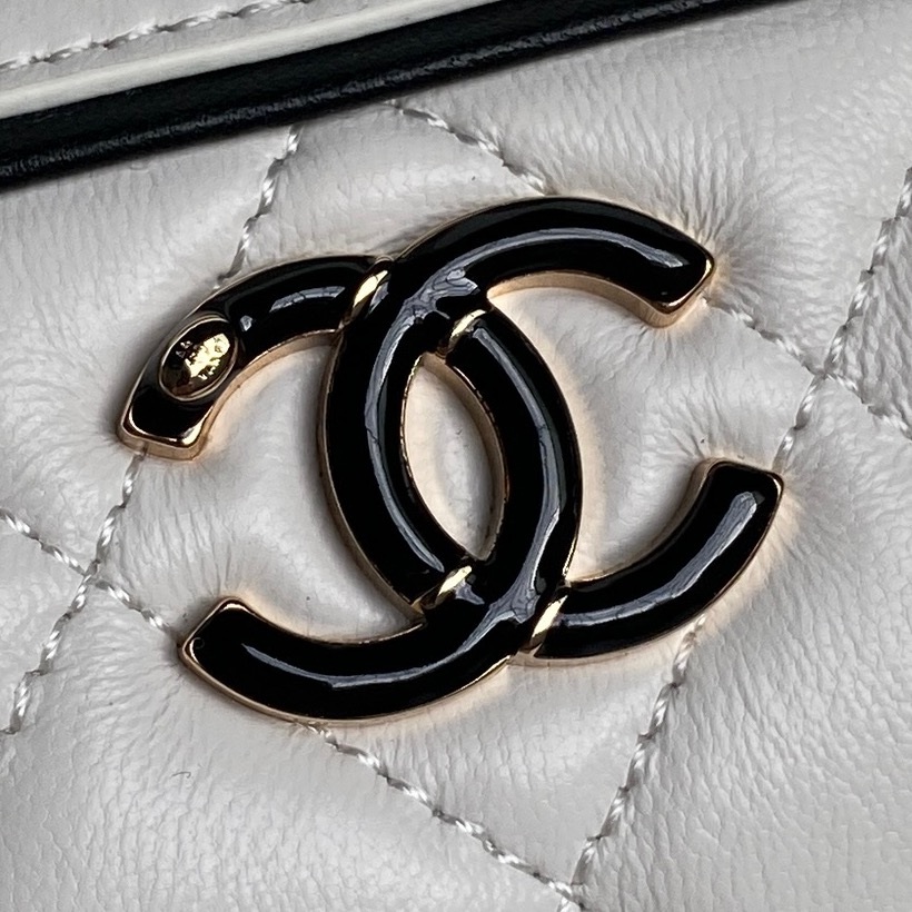 Chanel 25P Bowling in Lambskin with Zipper and Detachable Chain for Handheld Shoulder Carry