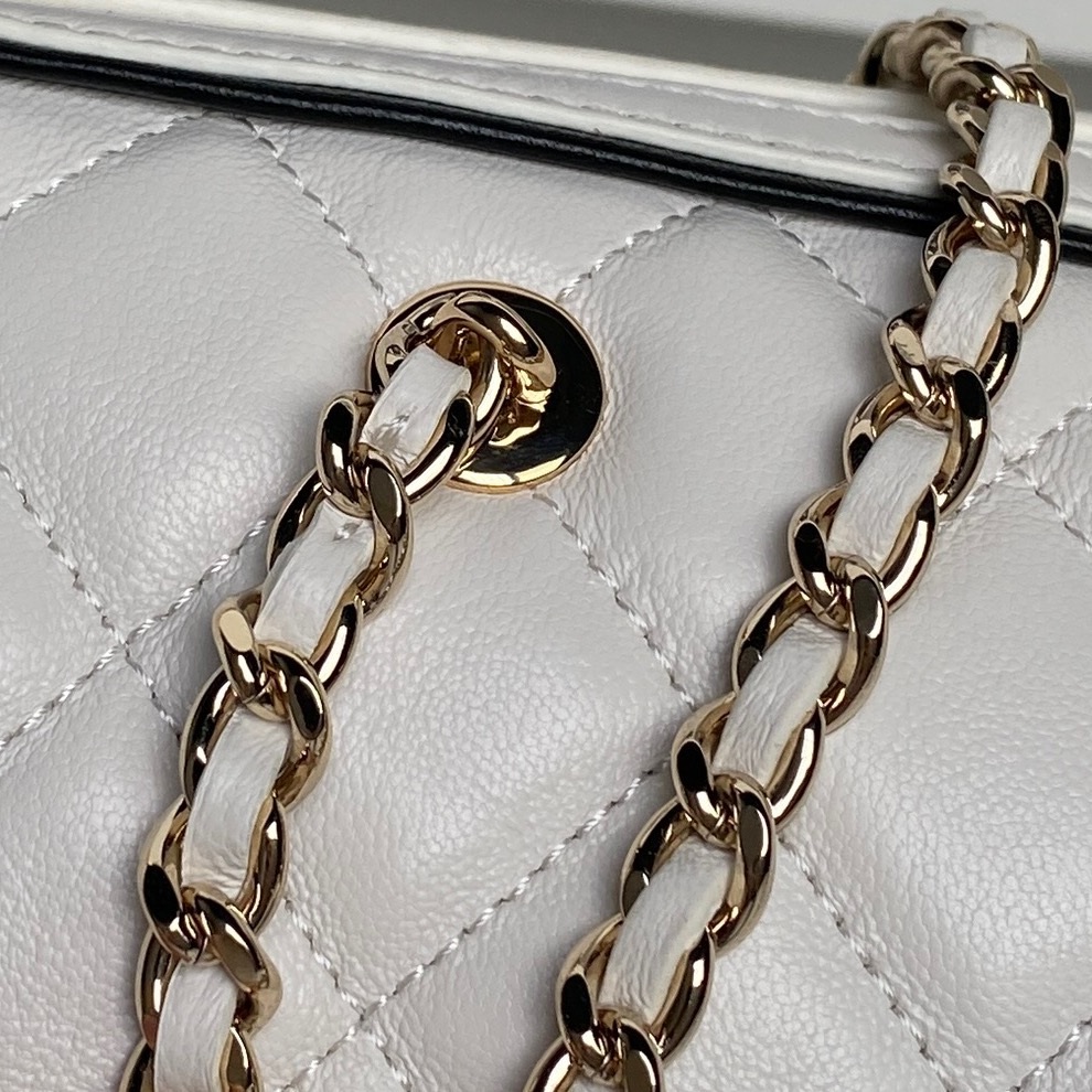 Chanel 25P Bowling in Lambskin with Zipper and Detachable Chain for Handheld Shoulder Carry
