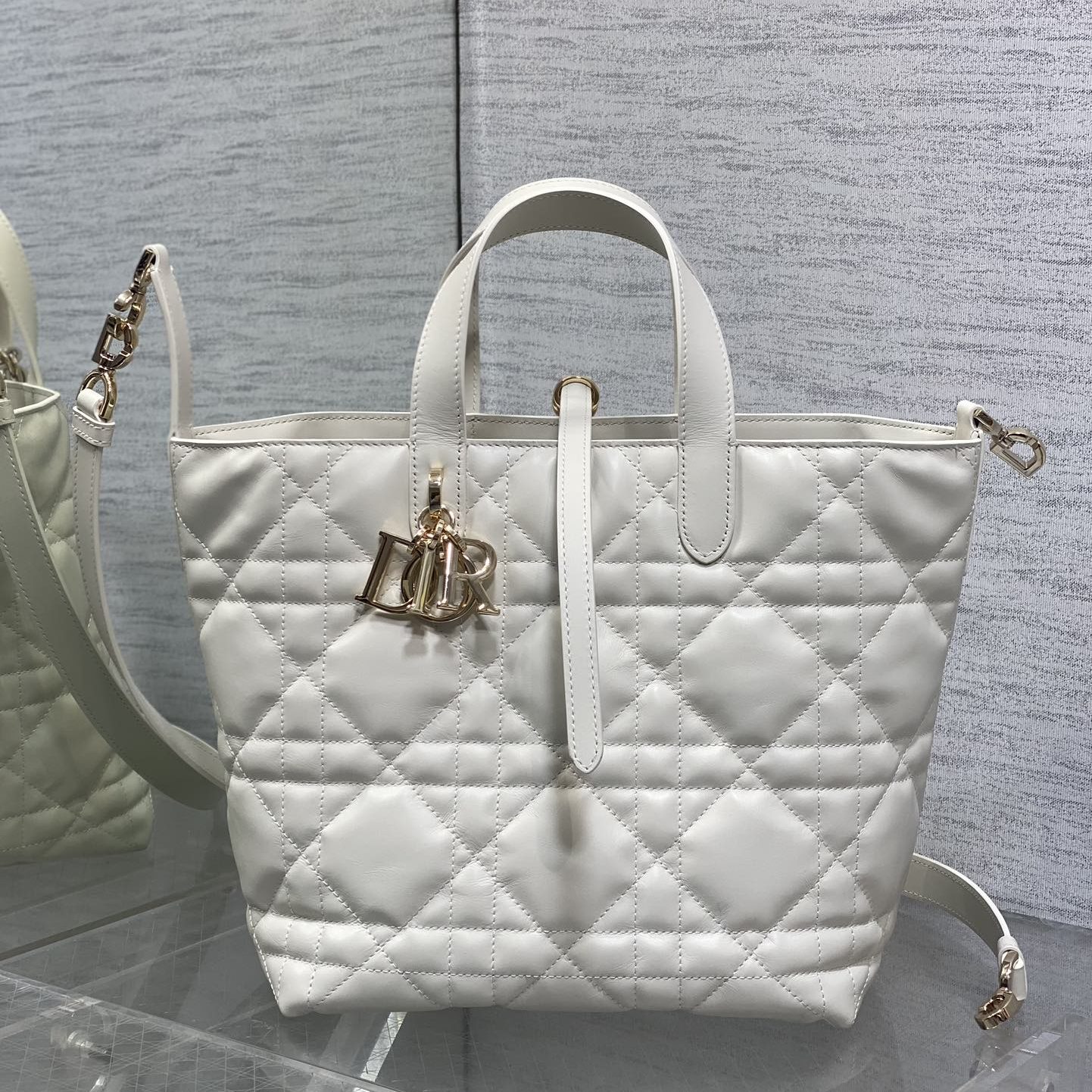 Dior Book Tote in Cannage Cuir with Open Top for Handheld Shoulder Carry 25cm Gold Hardware