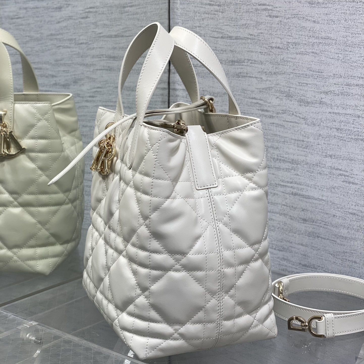 Dior Book Tote in Cannage Cuir with Open Top for Handheld Shoulder Carry 25cm Gold Hardware