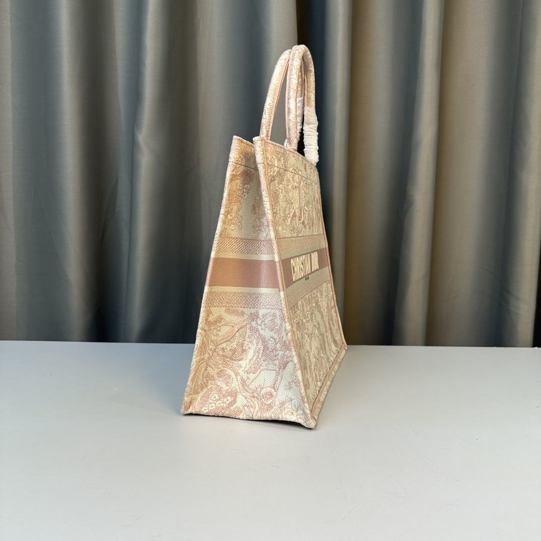Dior Book Tote Bag in Oblique Jacquard Canvas with Open Top Closure for Handheld and Shoulder Carry