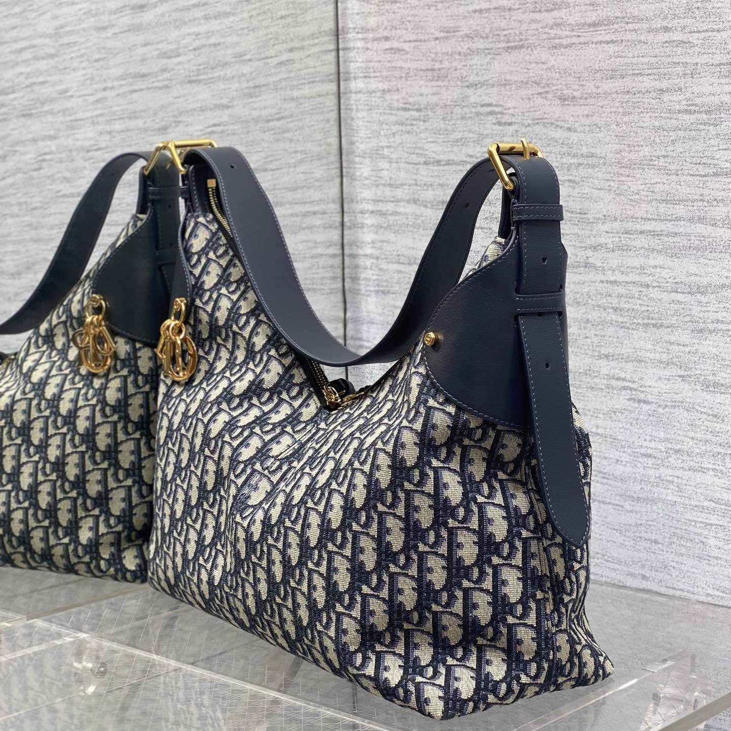 Dior Book Tote in Oblique Canvas / Calfskin Leather with Zipper Closure for Hand CarryShoulder Carry