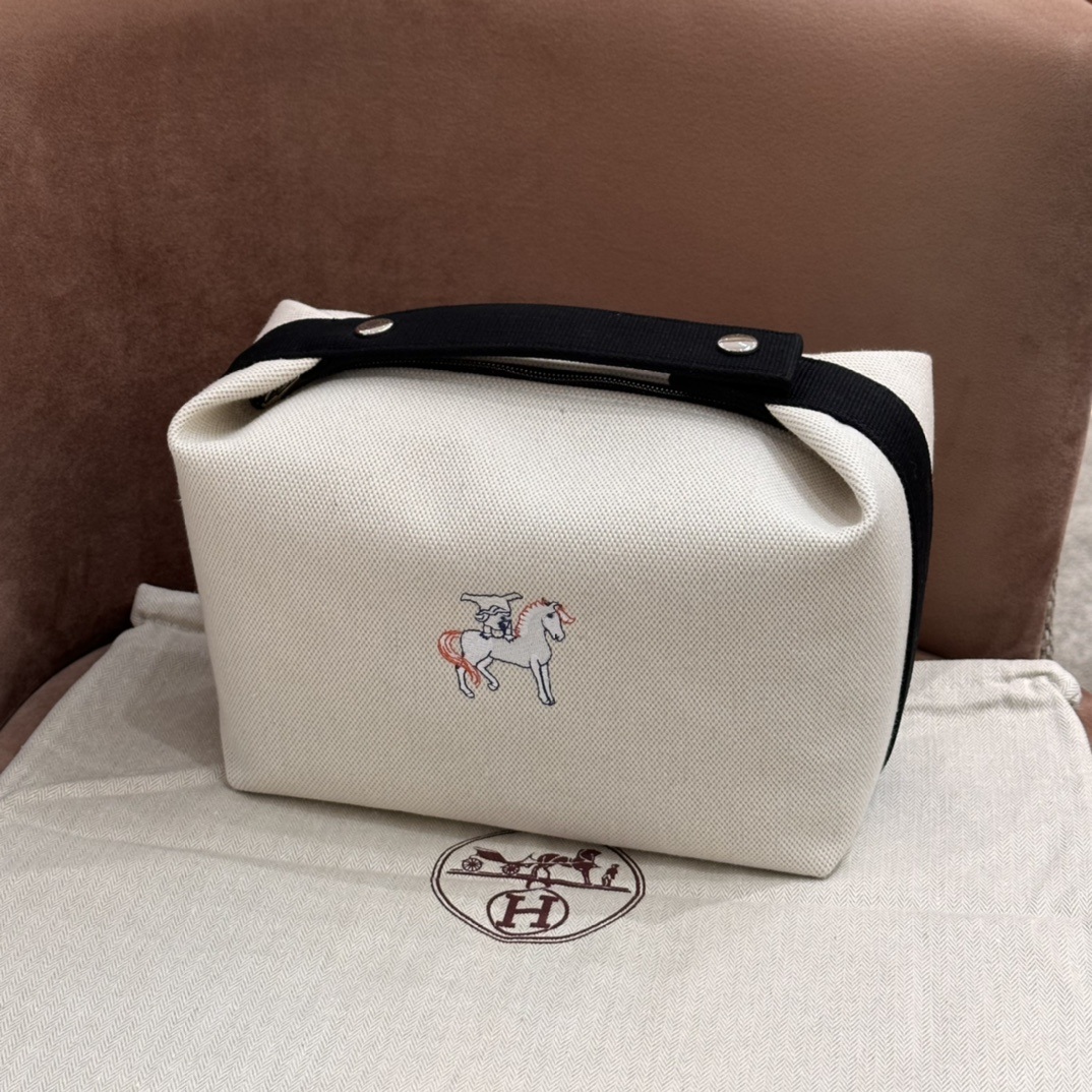 Hermès Picotin Lock in Canvas with Magnetic Snap and Leather Strap for Handheld Carry