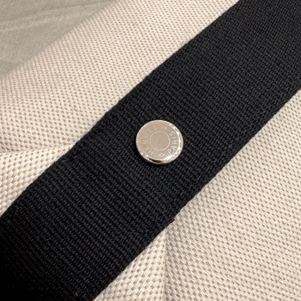Hermès Picotin Lock in Canvas with Magnetic Snap and Leather Strap for Handheld Carry