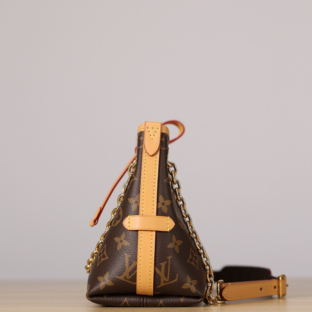 Louis Vuitton Carryall in Monogram Canvas with Drawstring and Magnetic Snap for Shoulder Crossbody