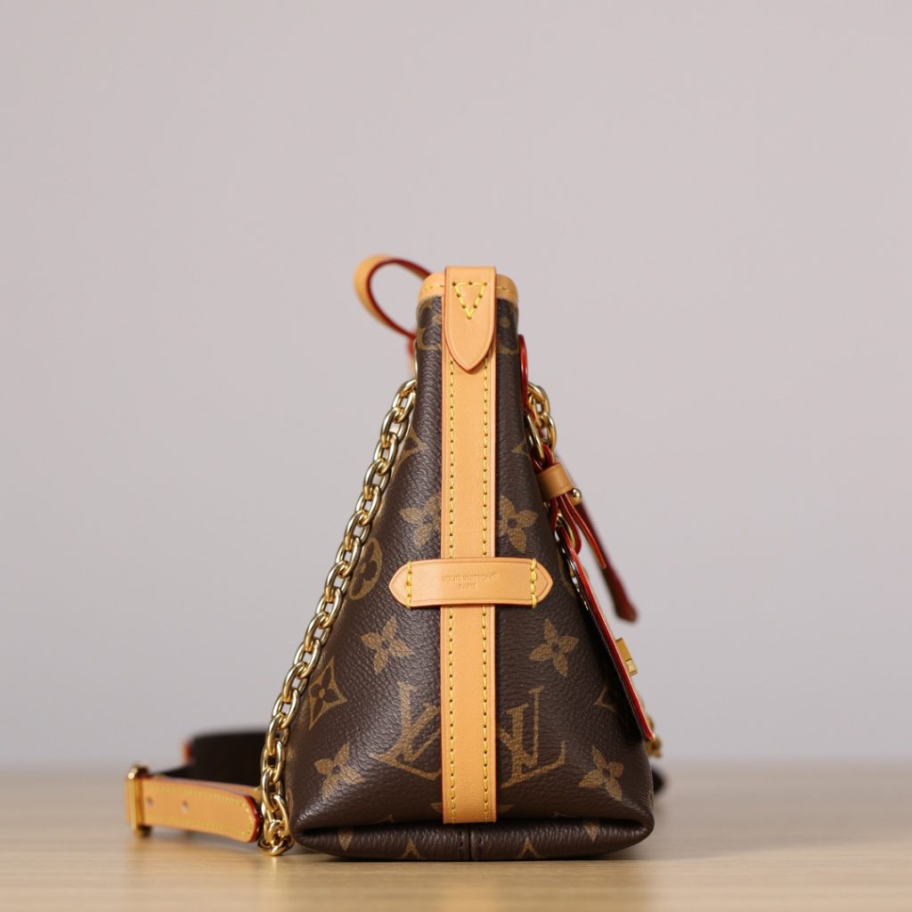 Louis Vuitton Carryall in Monogram Canvas with Drawstring and Magnetic Snap for Shoulder Crossbody
