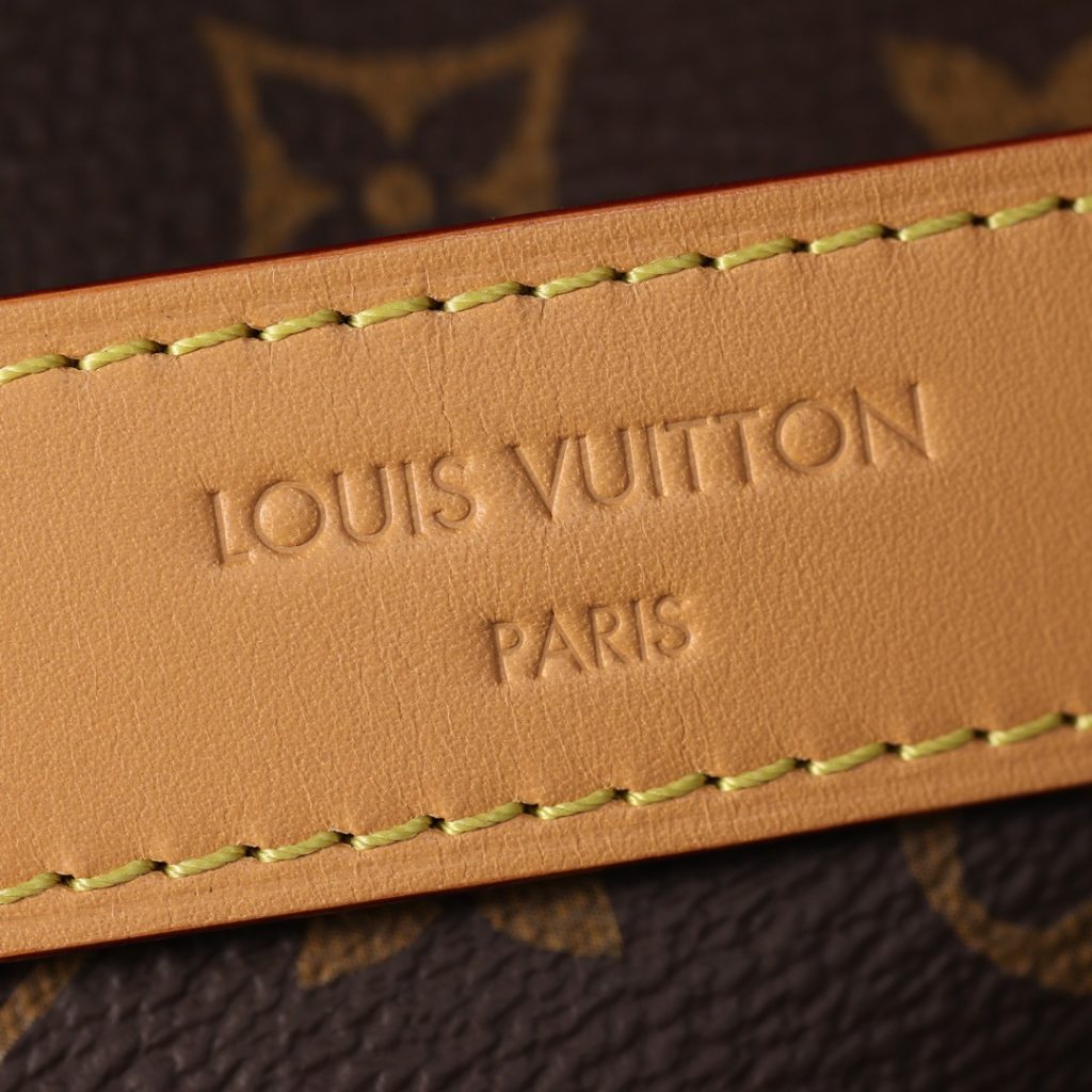 Louis Vuitton Carryall in Monogram Canvas with Drawstring and Magnetic Snap for Shoulder Crossbody