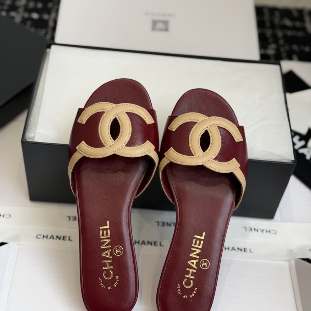 CHANEL Double C Logo Cutout Flat Sandals Slippers in Full-grain Lambskin with Italian Leather Sole