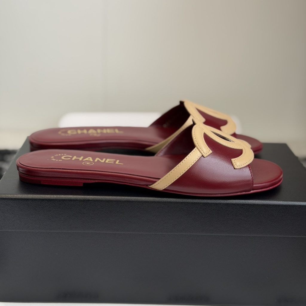 CHANEL Double C Logo Cutout Flat Sandals Slippers in Full-grain Lambskin with Italian Leather Sole