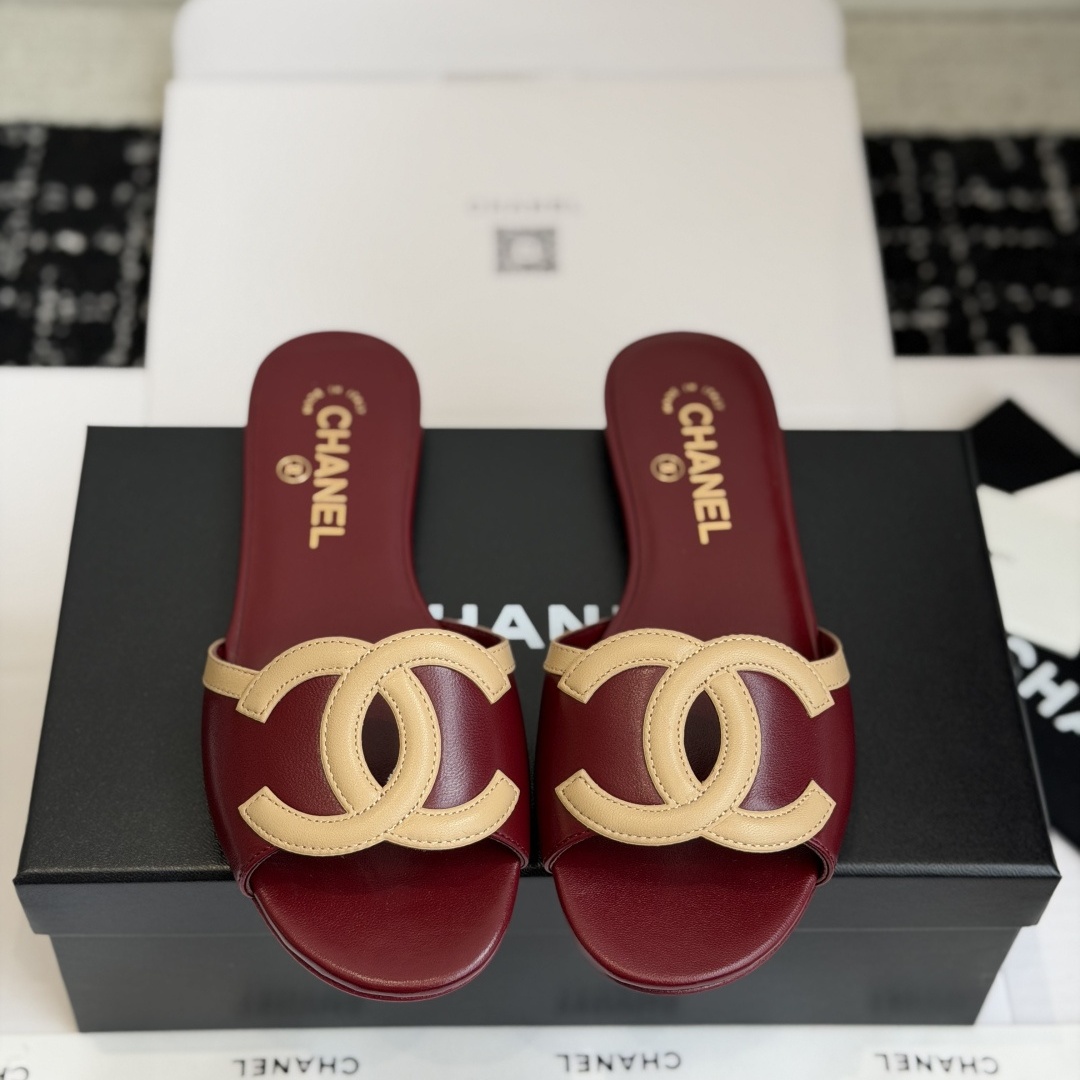CHANEL Double C Logo Cutout Flat Sandals Slippers in Full-grain Lambskin with Italian Leather Sole