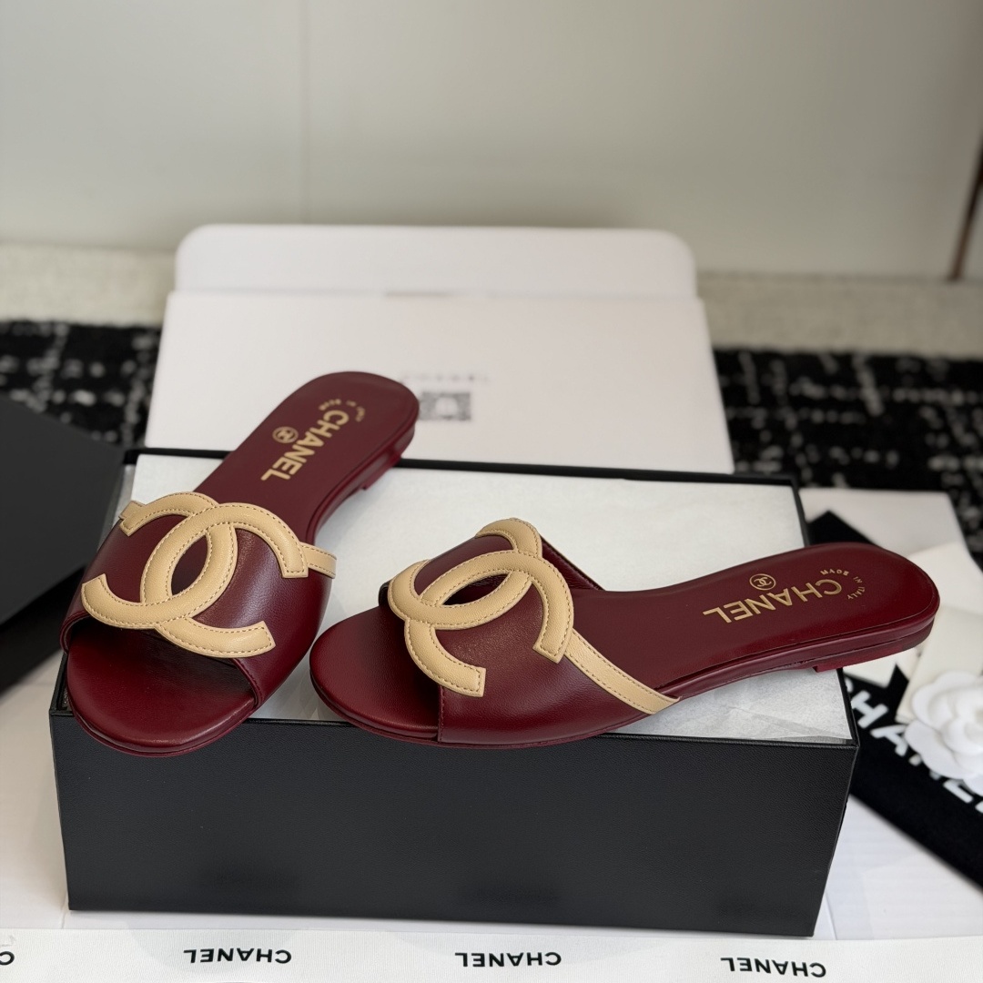 CHANEL Double C Logo Cutout Flat Sandals Slippers in Full-grain Lambskin with Italian Leather Sole