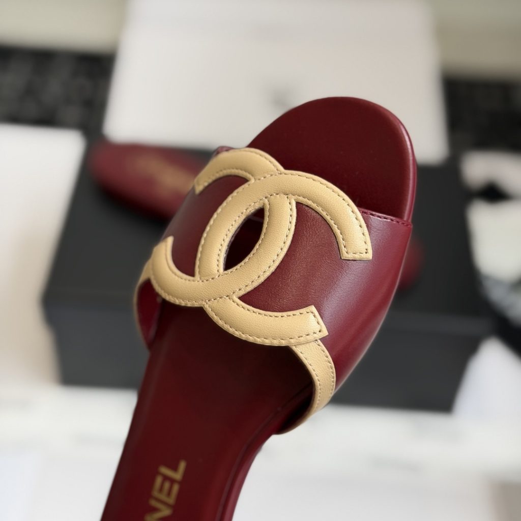 CHANEL Double C Logo Cutout Flat Sandals Slippers in Full-grain Lambskin with Italian Leather Sole