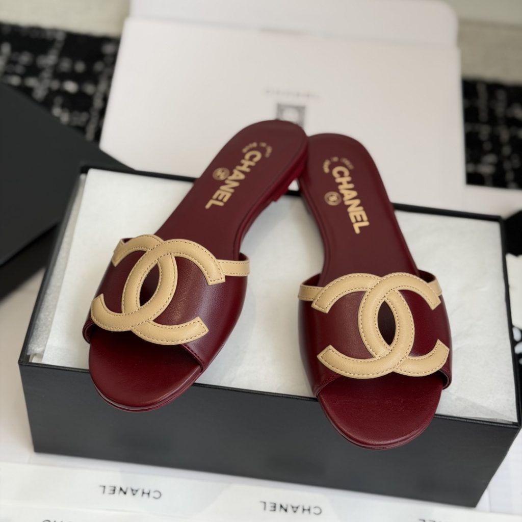 CHANEL Double C Logo Cutout Flat Sandals Slippers in Full-grain Lambskin with Italian Leather Sole