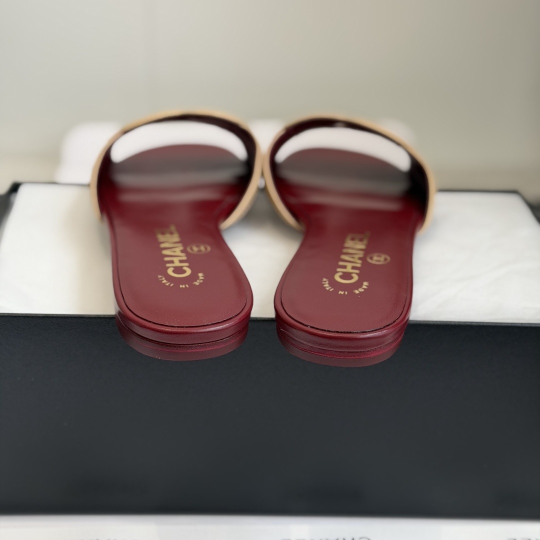 CHANEL Double C Logo Cutout Flat Sandals Slippers in Full-grain Lambskin with Italian Leather Sole