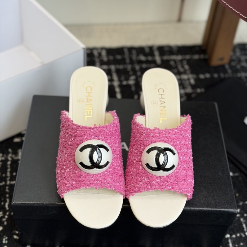 Chanel Pearl Heel CC Logo Open-Toe Slide Slippers in Woven Fabric with Italian Leather Sole