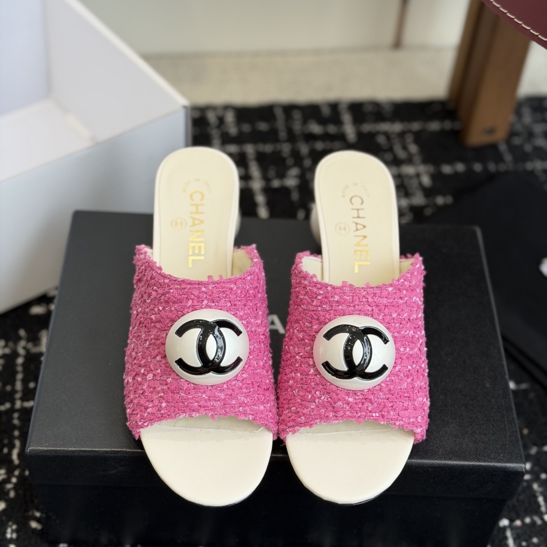 Chanel Pearl Heel CC Logo Open-Toe Slide Slippers in Woven Fabric with Italian Leather Sole
