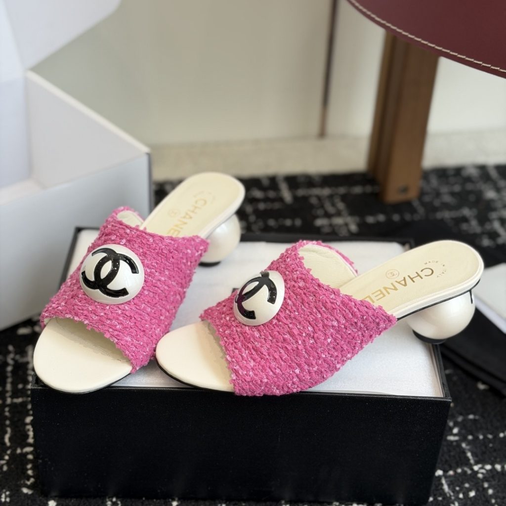 Chanel Pearl Heel CC Logo Open-Toe Slide Slippers in Woven Fabric with Italian Leather Sole