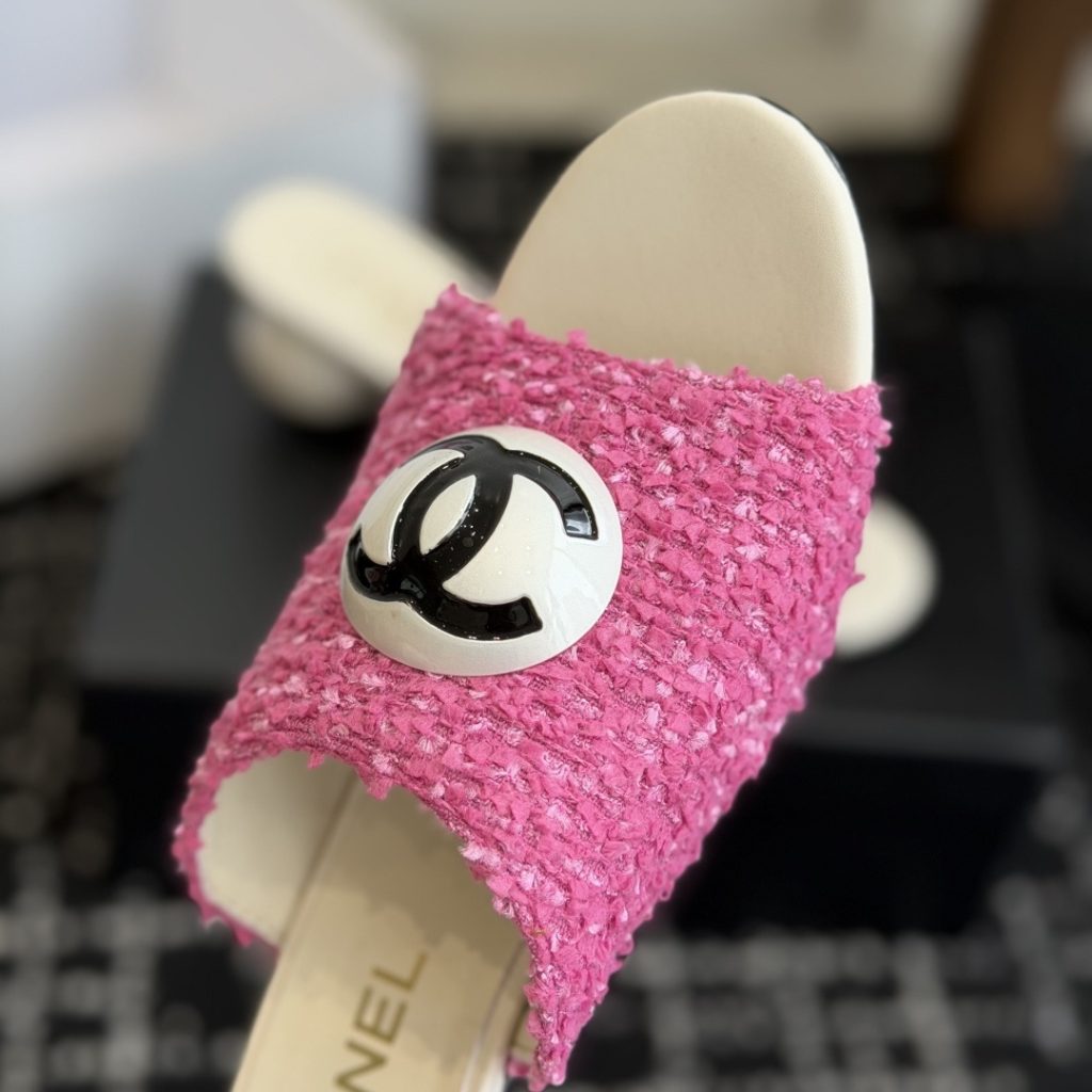 Chanel Pearl Heel CC Logo Open-Toe Slide Slippers in Woven Fabric with Italian Leather Sole