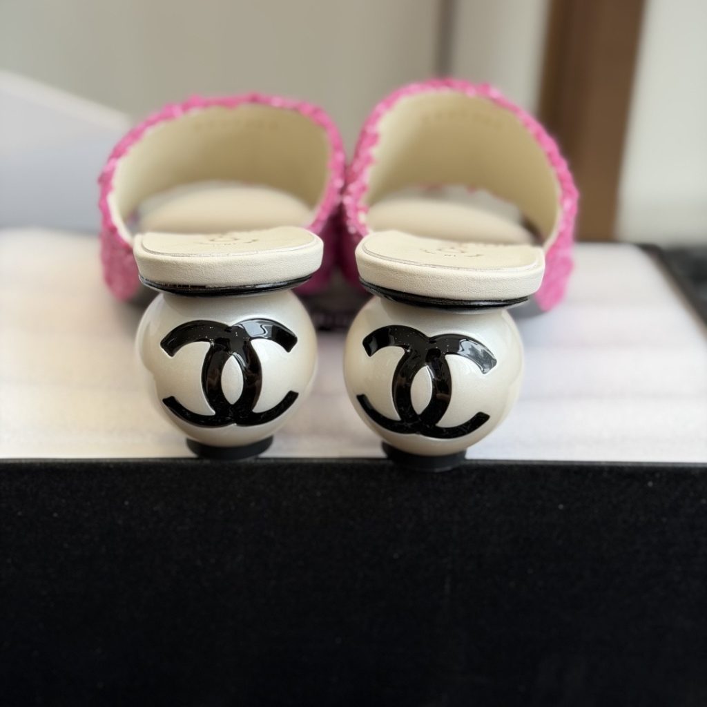 Chanel Pearl Heel CC Logo Open-Toe Slide Slippers in Woven Fabric with Italian Leather Sole