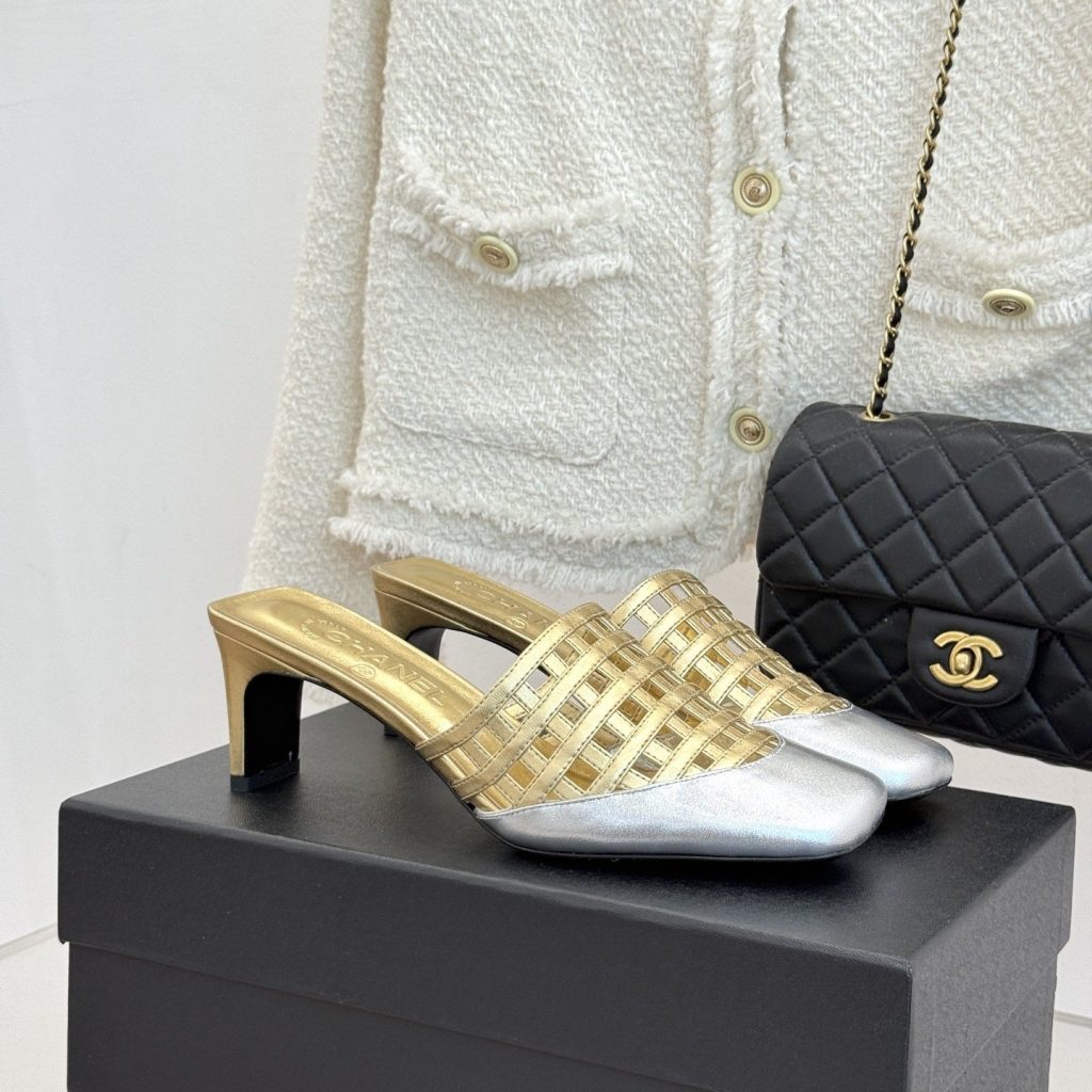 CHANEL 26M Cruise Cutout Woven Square-toe Block Heel Mule Slippers in Genuine Lambskin with Italian Leather Sole