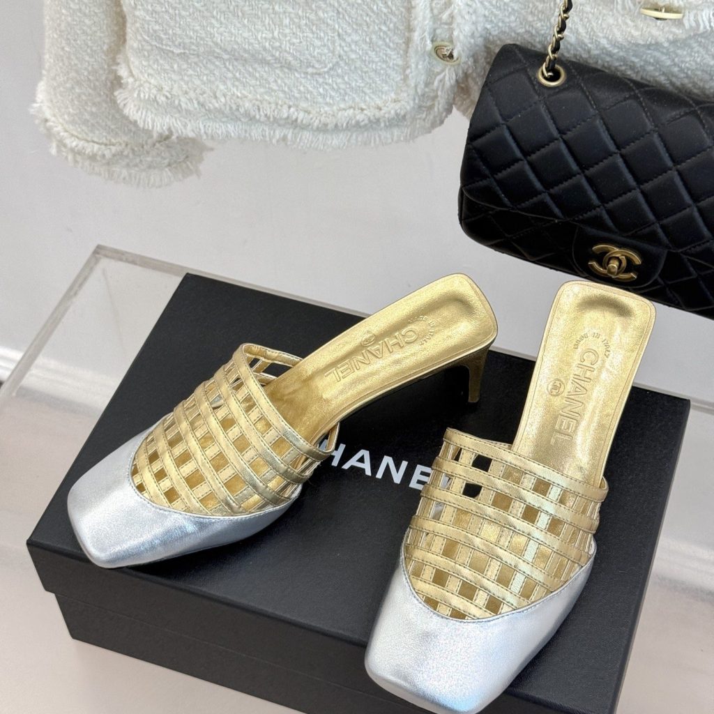 CHANEL 26M Cruise Cutout Woven Square-toe Block Heel Mule Slippers in Genuine Lambskin with Italian Leather Sole