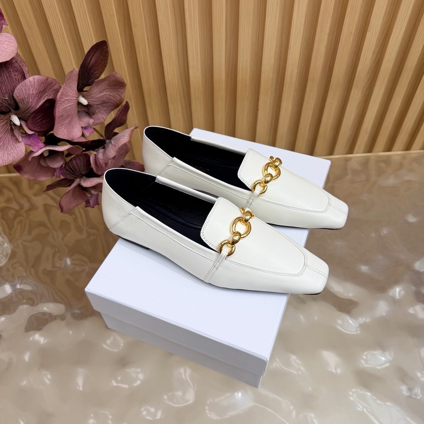 YSL Saint Laurent Pointed-Toe Gold Chain Trim Mule Slippers in Patent Lambskin with Italian Leather Sole