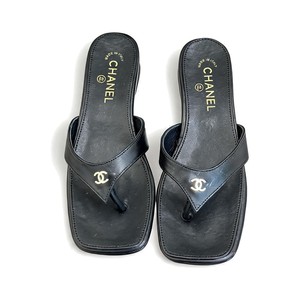 CHANEL CC Logo Gold Toe Post Block Heel Slippers in Full-grain Lambskin with Italian Leather Sole