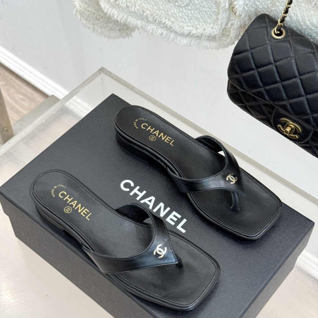 CHANEL CC Logo Gold Toe Post Block Heel Slippers in Full-grain Lambskin with Italian Leather Sole