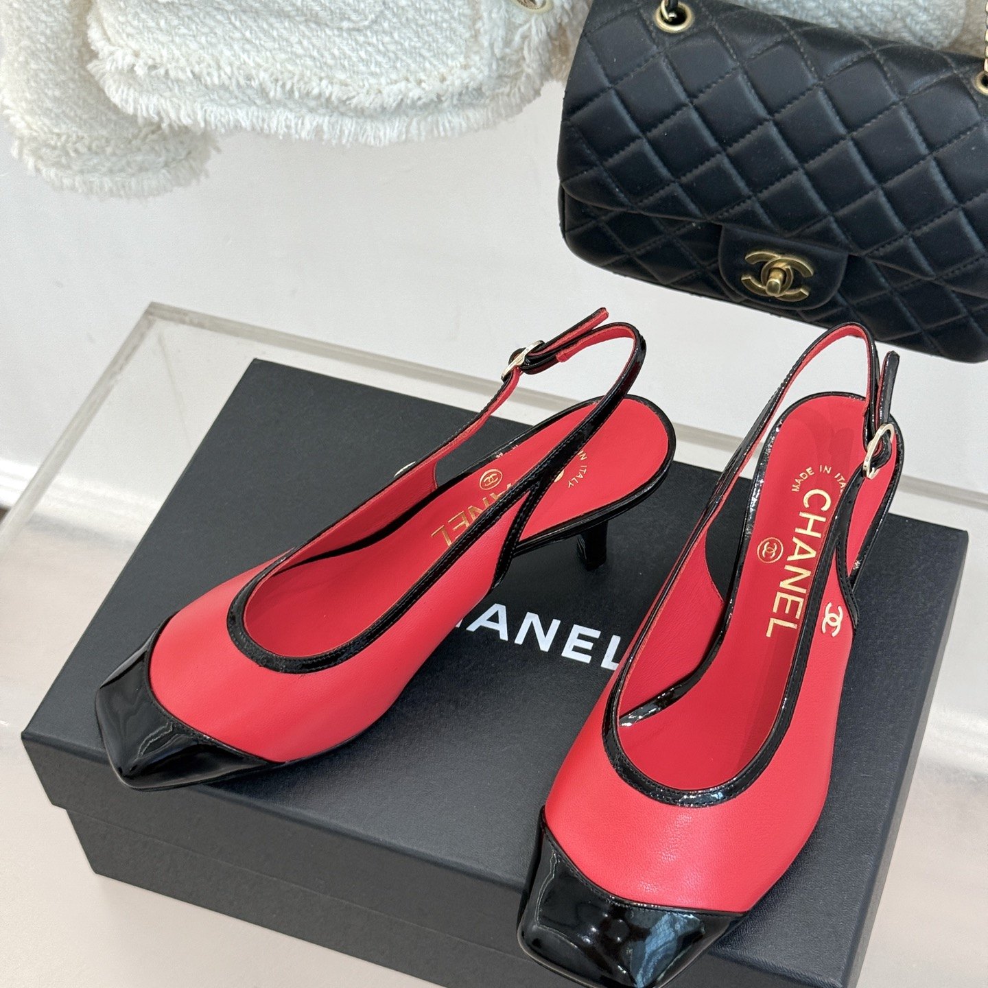 CHANEL CC Logo Two-tone Open-toe High Heel Sandals in Full-grain Lambskin with Italian Leather Sole