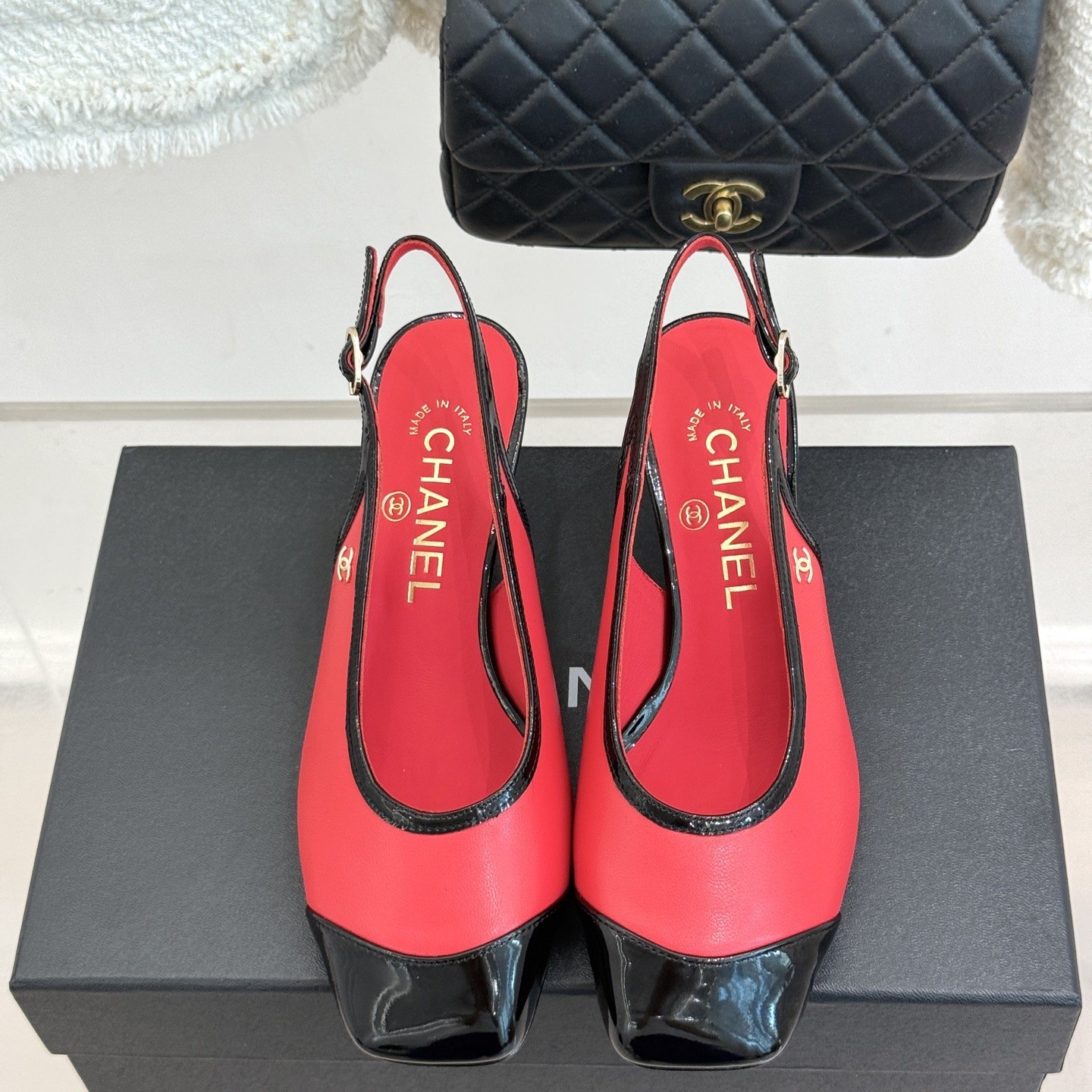 CHANEL CC Logo Two-tone Open-toe High Heel Sandals in Full-grain Lambskin with Italian Leather Sole