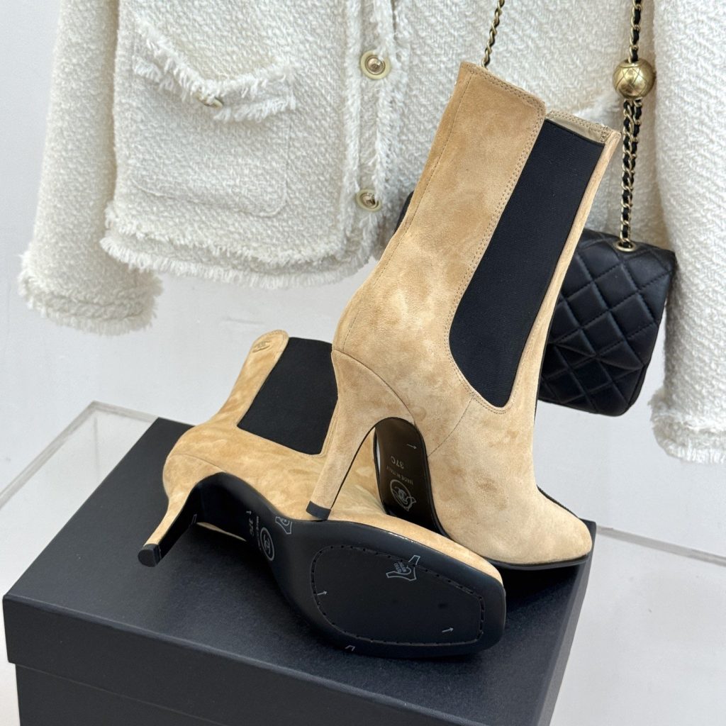CHANEL Croc-embossed Square Toe Chelsea Ankle Boots in Genuine Lambskin Italian Leather Sole
