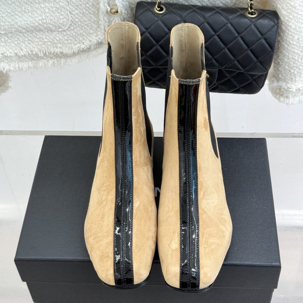 CHANEL Croc-embossed Square Toe Chelsea Boots in Genuine Lambskin Italian Leather Sole