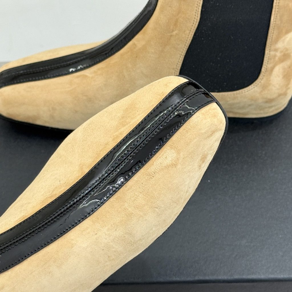 CHANEL Croc-embossed Square Toe Chelsea Boots in Genuine Lambskin Italian Leather Sole