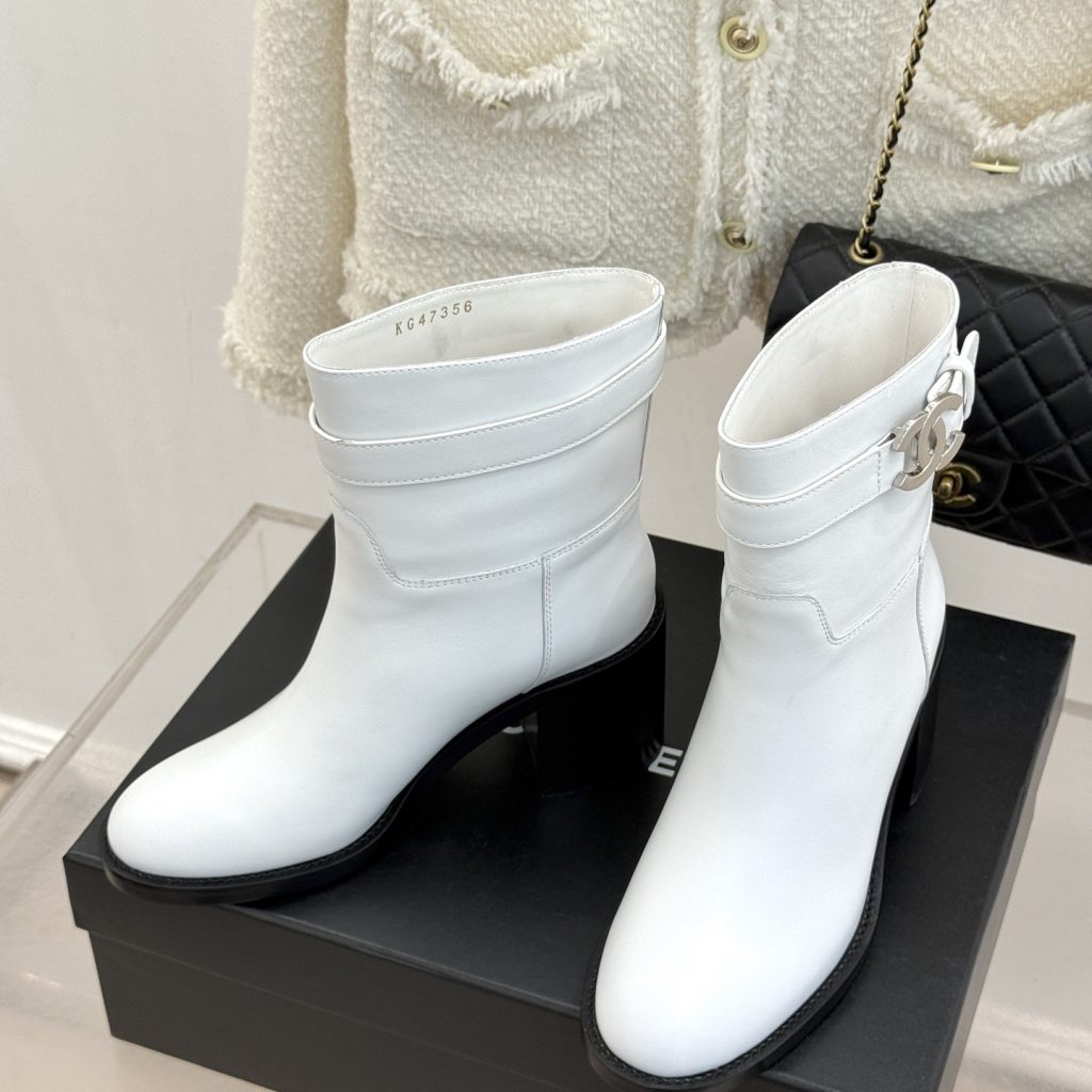 CHANEL Double C Metal Buckle Strap Cowhide Riding Short Boots with Lambskin Lining and Italian Leather Sole