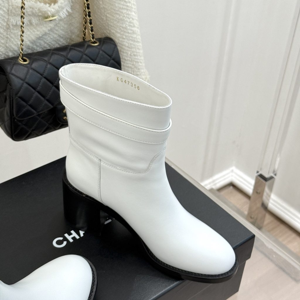 CHANEL Double C Metal Buckle Strap Cowhide Riding Short Boots with Lambskin Lining and Italian Leather Sole