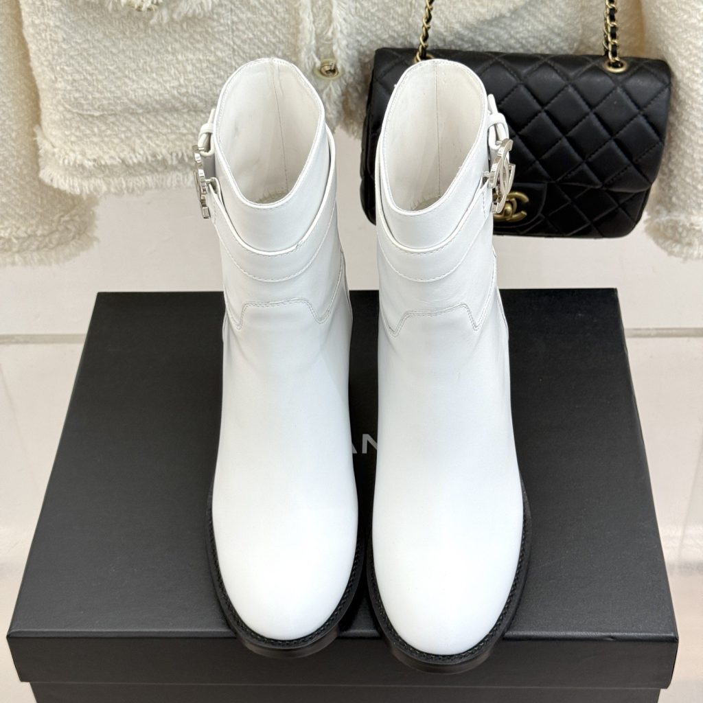CHANEL Double C Metal Buckle Strap Cowhide Riding Short Boots with Lambskin Lining and Italian Leather Sole