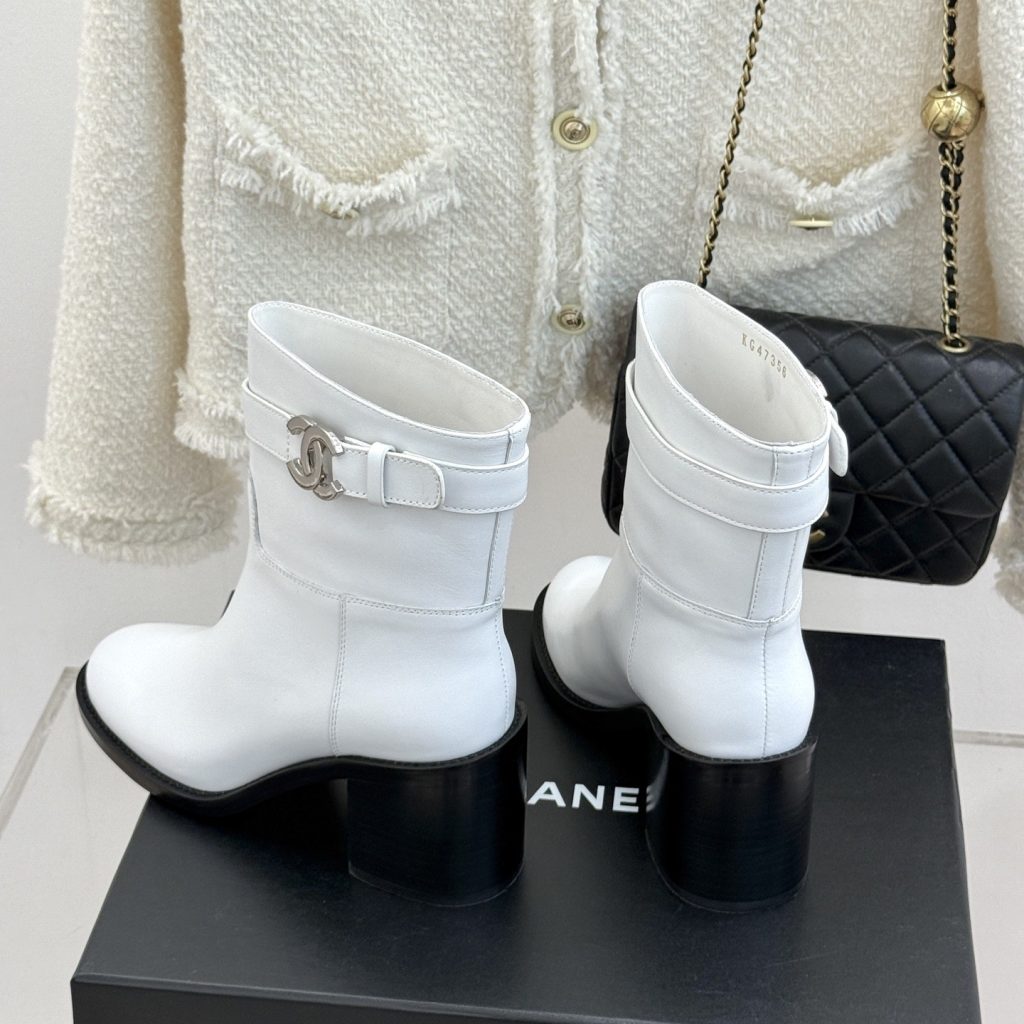 CHANEL Double C Metal Buckle Strap Cowhide Riding Short Boots with Lambskin Lining and Italian Leather Sole