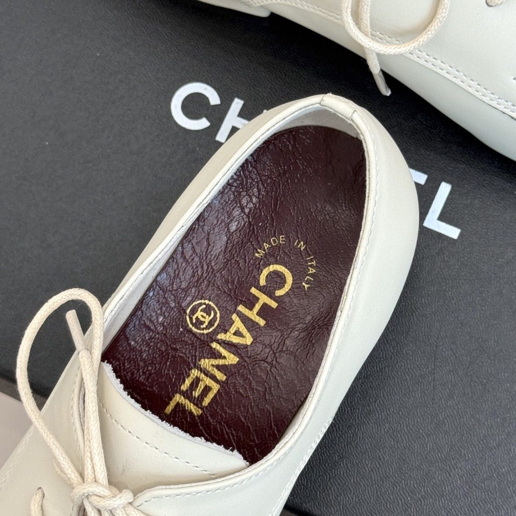 CHANEL Two-Tone Lace-Up Block Heel Oxfords in Genuine Lambskin with Italian Leather Sole