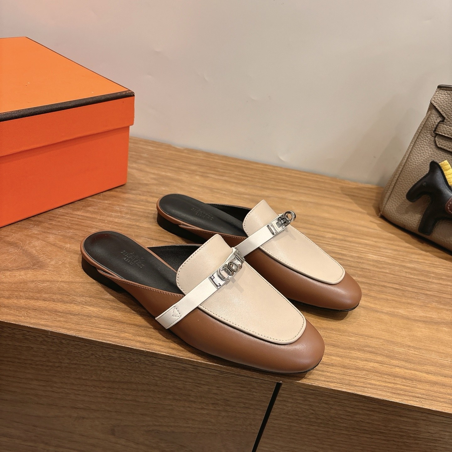 HERMES Square-Toe Leather Mule Slippers in Genuine Calfskin with Italian Leather Sole