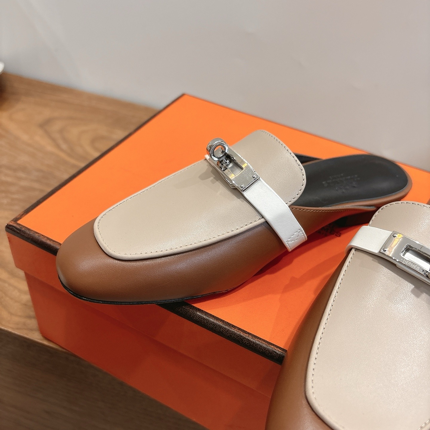HERMES Square-Toe Leather Mule Slippers in Genuine Calfskin with Italian Leather Sole