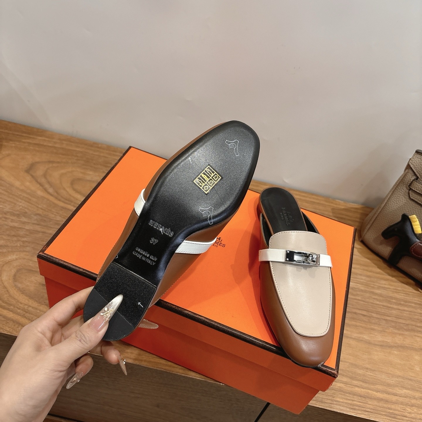 HERMES Square-Toe Leather Mule Slippers in Genuine Calfskin with Italian Leather Sole