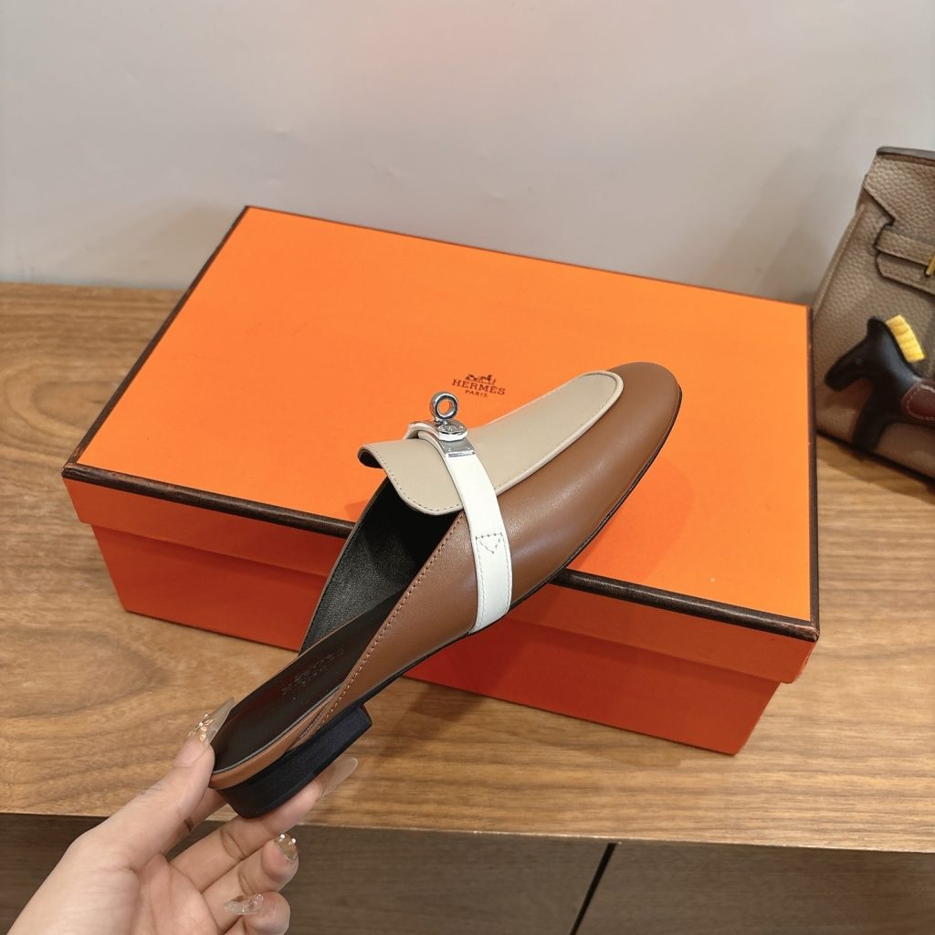HERMES Square-Toe Leather Mule Slippers in Genuine Calfskin with Italian Leather Sole