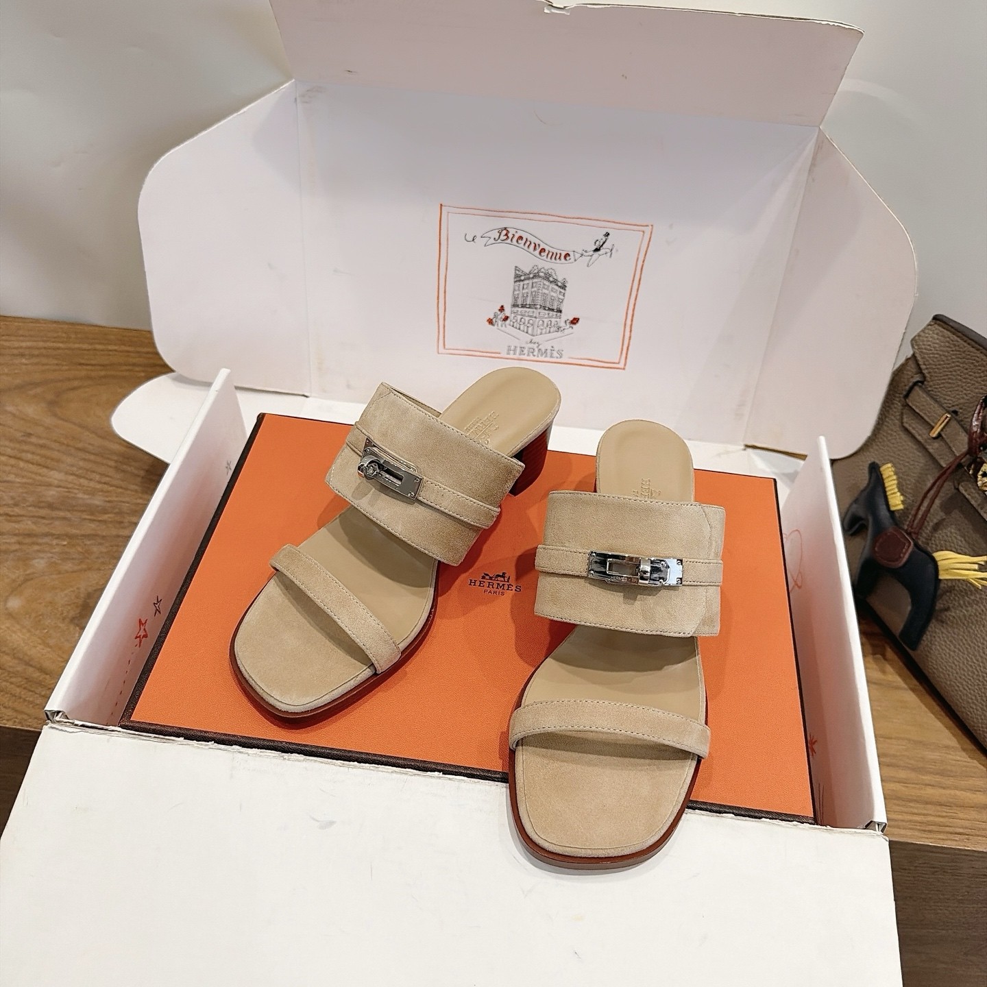 Hermes Open-Toe Slip-On Flat Slippers in Genuine Calfskin with Wool Lining and Italian Leather Sole