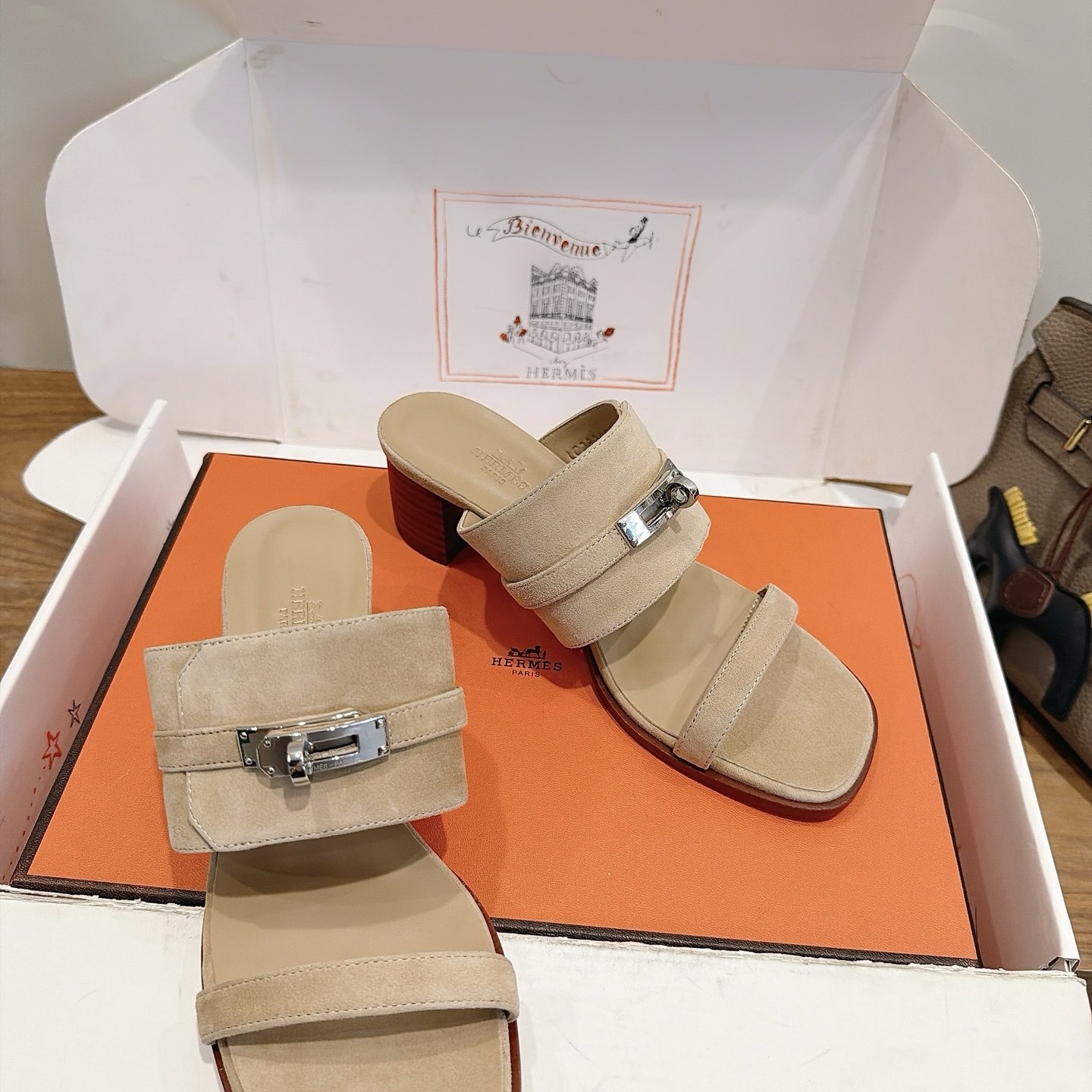 Hermes Open-Toe Slip-On Flat Slippers in Genuine Calfskin with Wool Lining and Italian Leather Sole