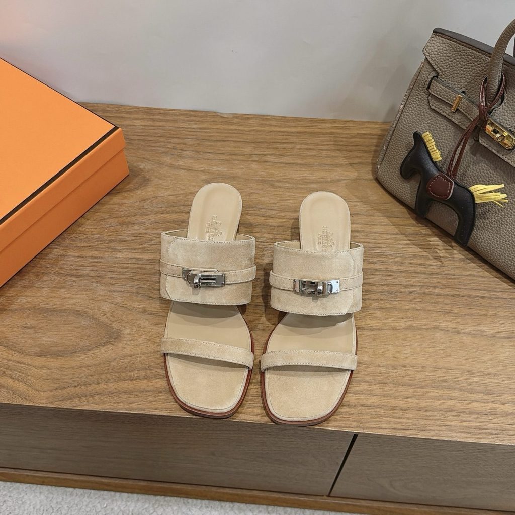 Hermes Open-Toe Slip-On Flat Slippers in Genuine Calfskin with Wool Lining and Italian Leather Sole