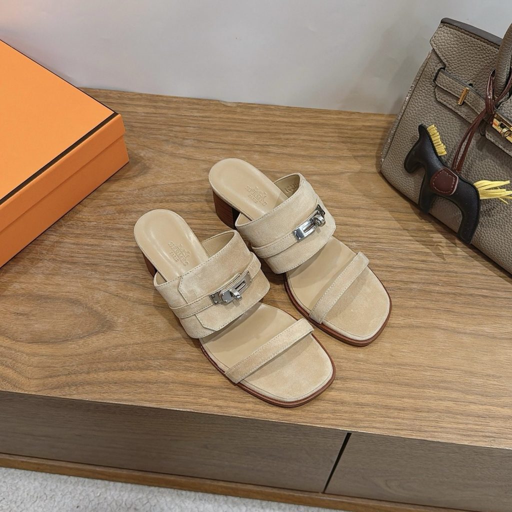 Hermes Open-Toe Slip-On Flat Slippers in Genuine Calfskin with Wool Lining and Italian Leather Sole