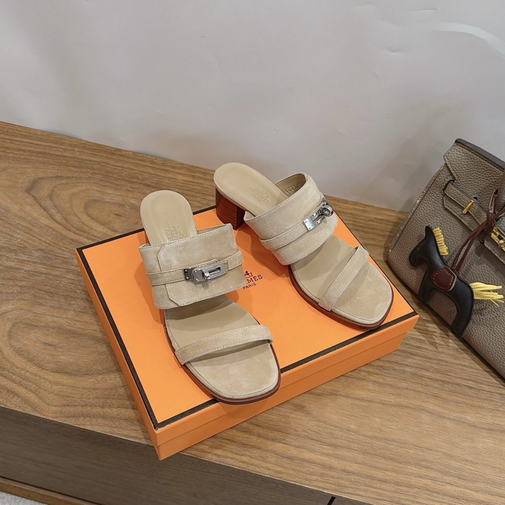 Hermes Open-Toe Slip-On Flat Slippers in Genuine Calfskin with Wool Lining and Italian Leather Sole