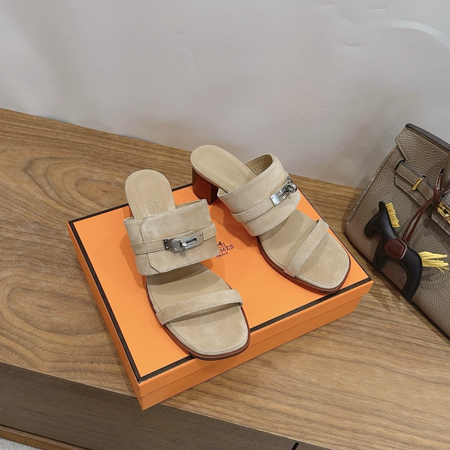 Hermes Open-Toe Slip-On Flat Slippers in Genuine Calfskin with Wool Lining and Italian Leather Sole