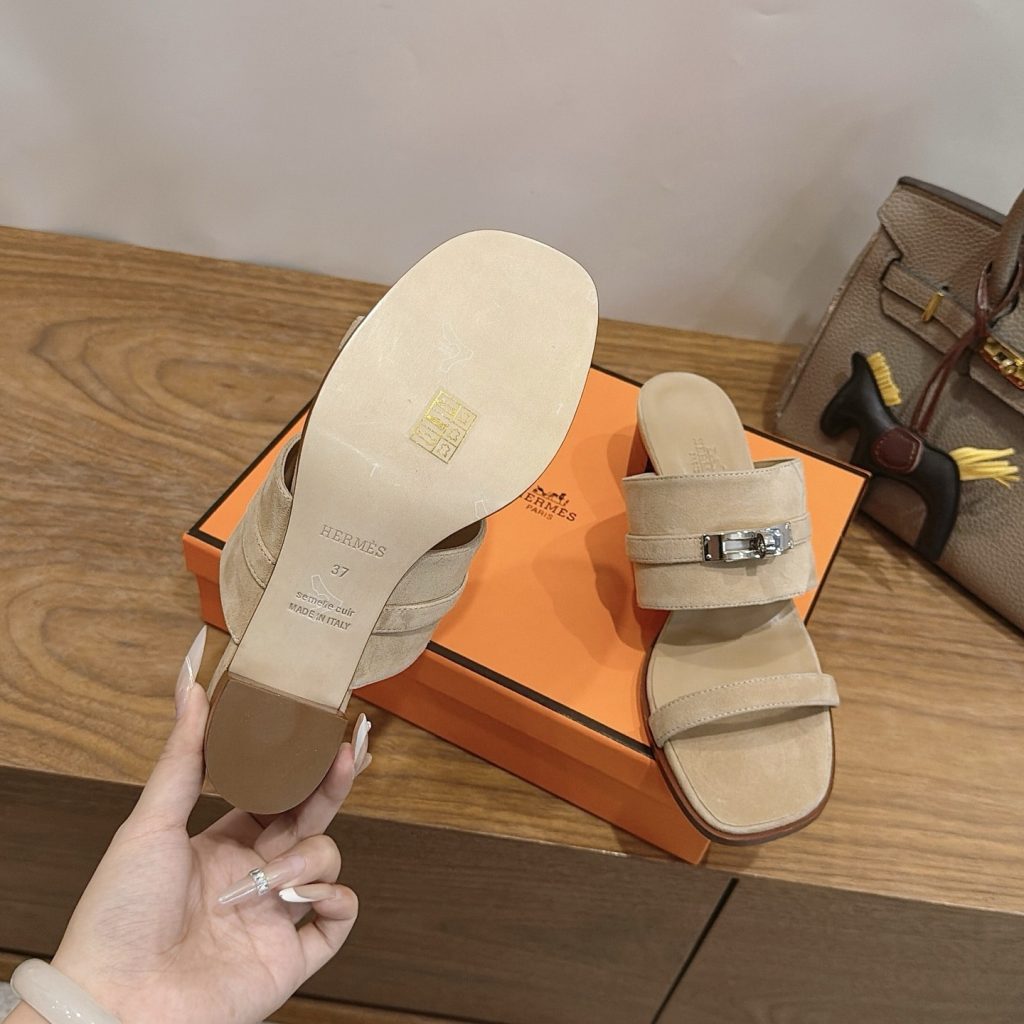 Hermes Open-Toe Slip-On Flat Slippers in Genuine Calfskin with Wool Lining and Italian Leather Sole
