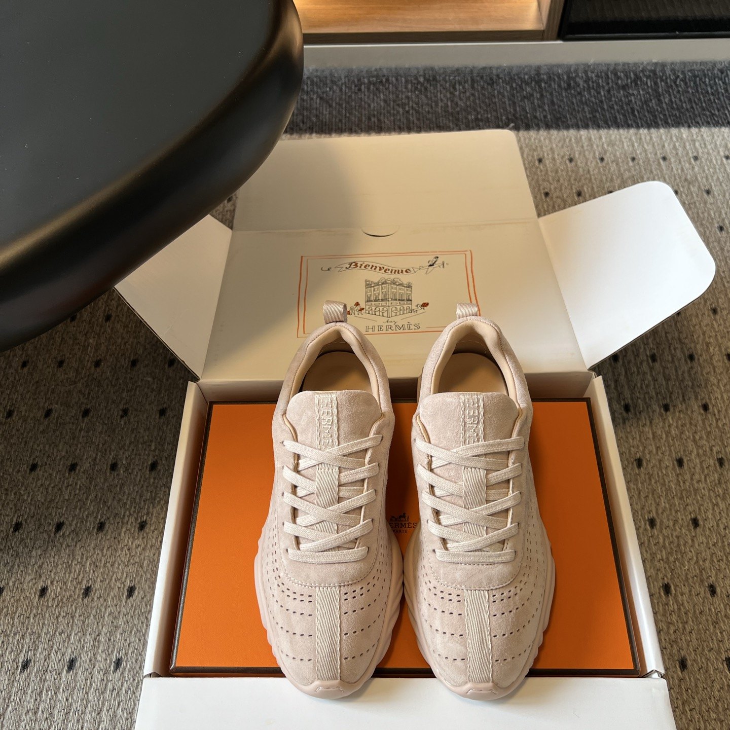 Hermès Casual Sports Sneakers in Suede Lambskin with TPU Sole